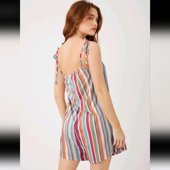 Striped knot shoulder romper Large Worn twice excellent condition 👌 - Picture 2 of 4